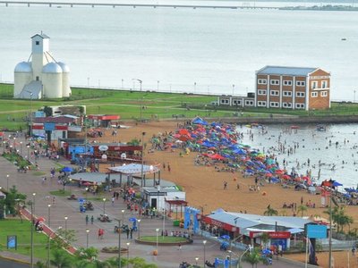 Miles de turistas despiden el 2019 en playas encarnacenas