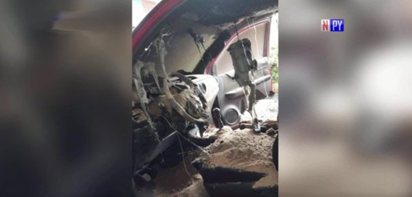 Atacan camioneta de abogado con un explosivo | Noticias Paraguay