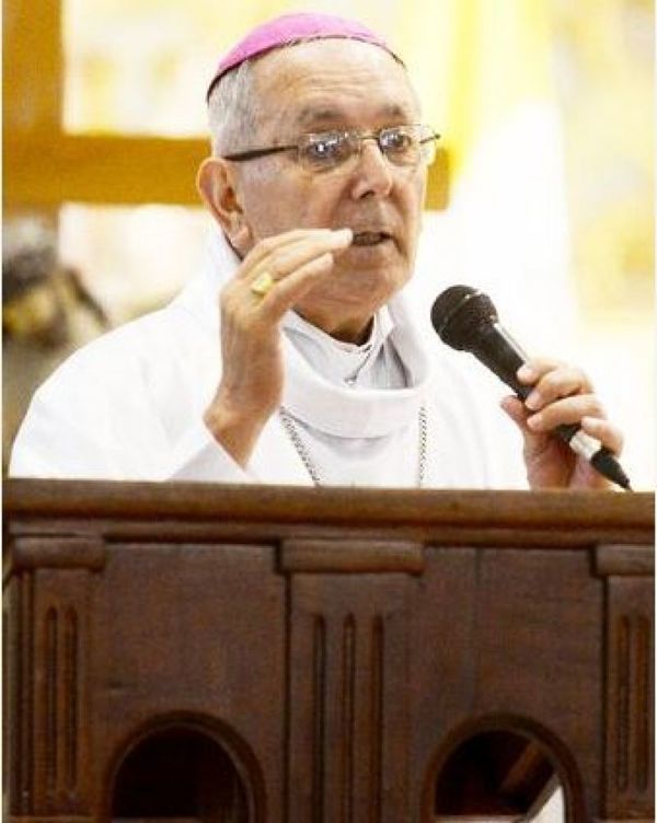 Monseñor dice que no dijo lo que dijo sobre apoyo a parejas gay