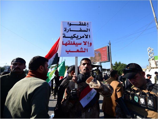 Centenares de manifestantes atacan la Embajada de EEUU en Bagdad