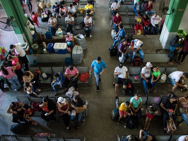 El difícil momento de los compatriotas fuera del país