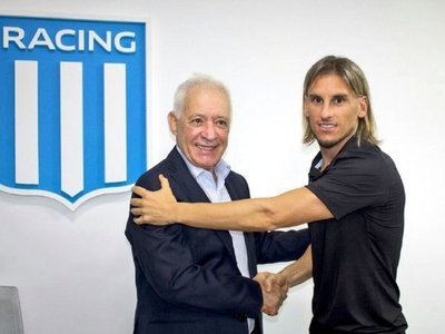 Racing presenta a Beccacece, extécnico de Independiente