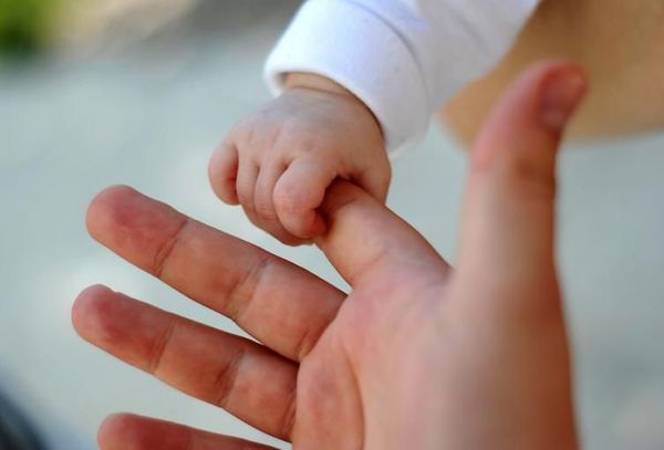 Fiscalía recupera a una bebé tras adopción irregular - Nacionales - ABC Color