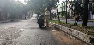 Funcionarios de aseo urbano limpian calles del Mercado 4 durante la madrugad » Ñanduti