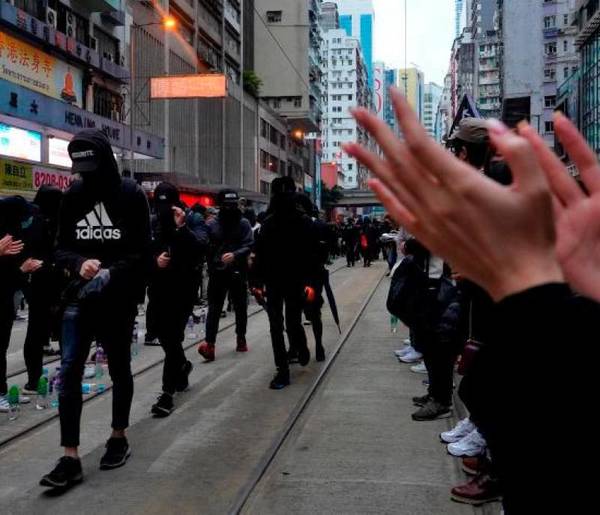 Cancelada la marcha de Año Nuevo en Hong Kong al comenzar enfrentamientos » Ñanduti