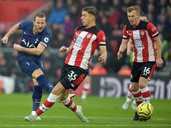 El Tottenham de Mourinho pierde y Kane se lesiona