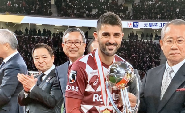 HOY / David Villa dice adiós al fútbol con título en Japón