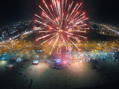 Espectacular recibimiento al 2020 en Encarnación