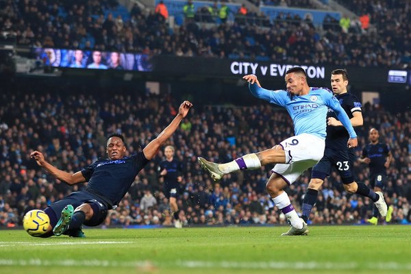 Manchester City derrotó al Everton y sigue en la parte alta