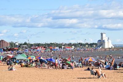 Bañistas coparon playas encarnacenas en el primer día del año - Nacionales - ABC Color