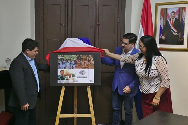 Presentaron estampillas por el año de lenguas indígenas