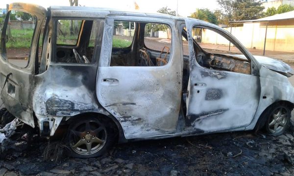 Vehículo se incendia