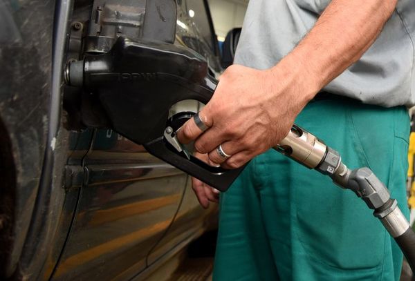 SET busca evitar aumento del precio de combustibles para el consumidor - Nacionales - ABC Color