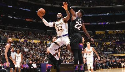 Bucks y Lakers comienzan el año con sendas victorias - Básquetbol - ABC Color