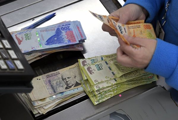 Argentina llama a sus trabajadores a no pedir salarios “desmedidos”
