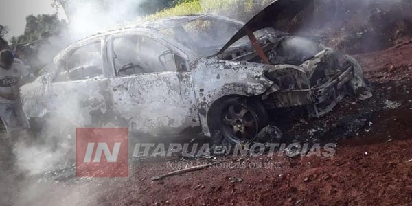 VEHÍCULO QUEDÓ REDUCIDO A CENIZAS EN EDELIRA KM.63