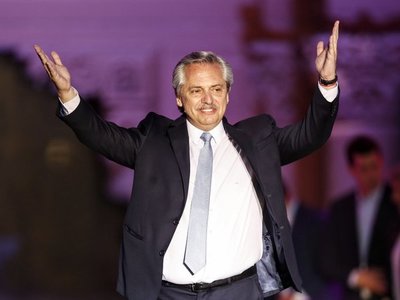 Fernández dice que no hay prueba de que a fiscal Nisman lo mataron