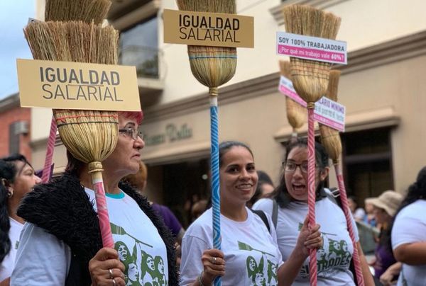 Afirman que salario mínimo para domésticas no generó desempleo - Nacionales - ABC Color