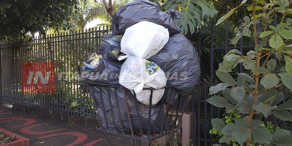 LA CIUDAD SE LLENA DE BASURA CON VARIOS CAMIONES RECOLECTORES FUERA DE FUNCIONAMIENTO