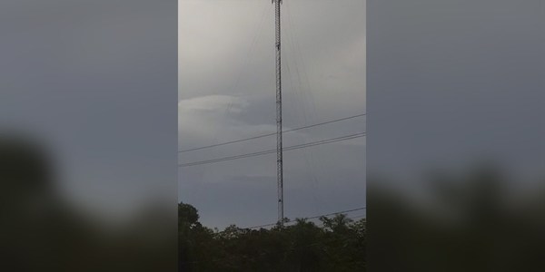 NIÑA DE 12 AÑOS SE HABRÍA LANZADO DE ANTENA EN CARAPEGUÁ