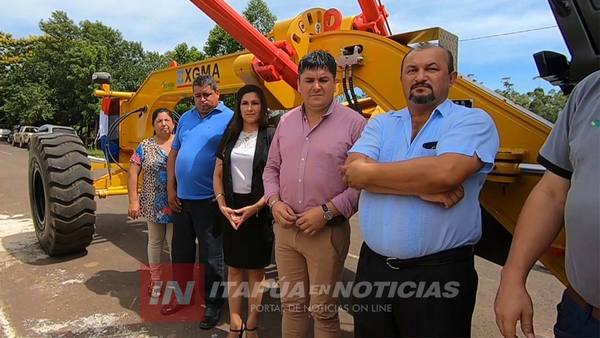 PRESENTAN FLAMANTE MOTONIVELADORA 0KM PARA JOSÉ LEANDRO OVIEDO..