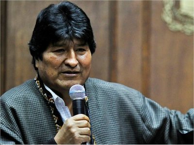 Evo pide que asuma el presidente del Tribunal Supremo en Bolivia