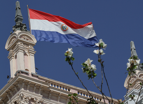 La Bandera paraguaya cumple 177 años como símbolo patrio