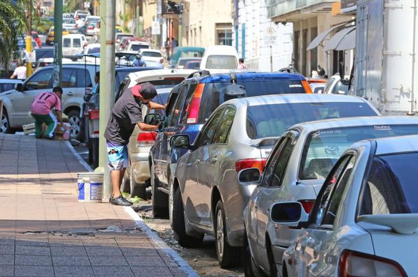 Le robaron el vehículo luego de entregar la llave a un cuidacoches del centro