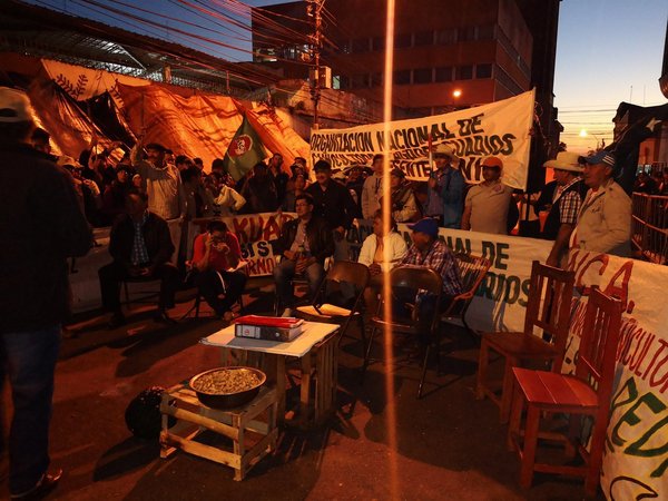 Tras siete días de protestas, campesinos continúan sin respuesta del Gobierno