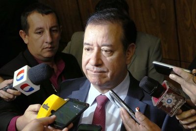 Cuevas no piensa retirar la dotación policial que tiene asignado
