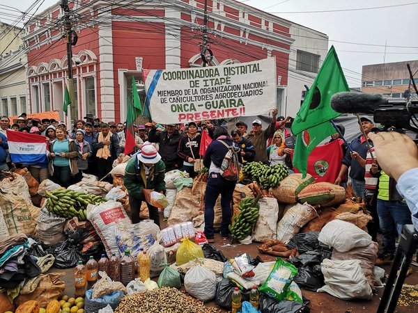 Damnificados reciben ayuda por parte del sector campesino