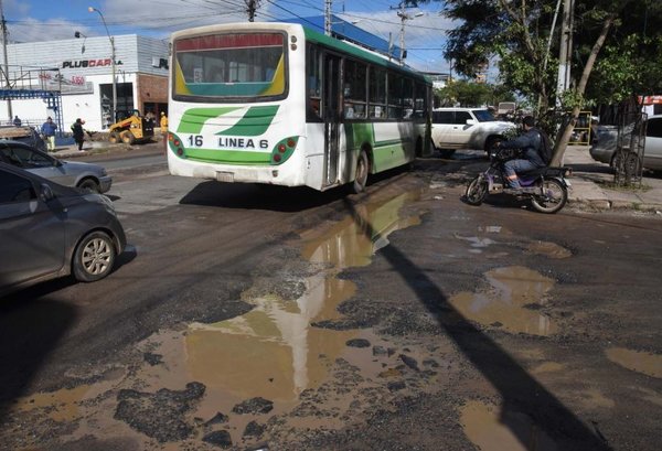 A pesar de la emergencia vial, las calles de Asunción continúan destrozadas