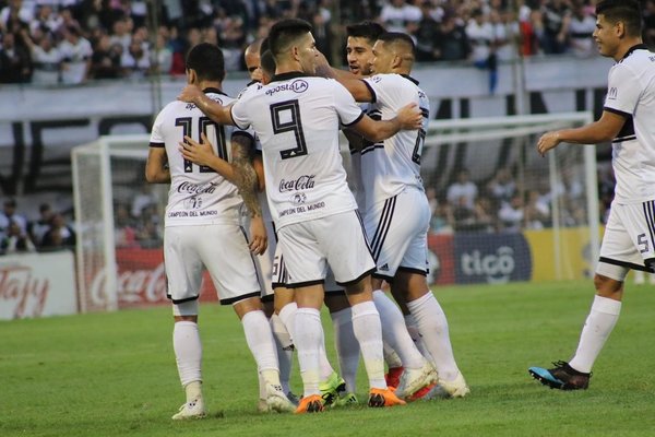 Olimpia golea a Libertad y se aproxima al tricampeonato