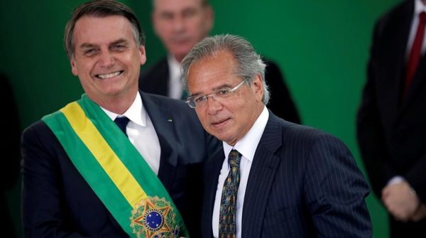 Brasil subió el salario  mínimo a 1.039 reales