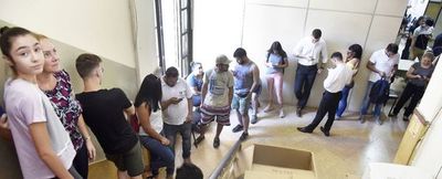 Masiva concurrencia en los vacunatorios para viajar - Locales - ABC Color