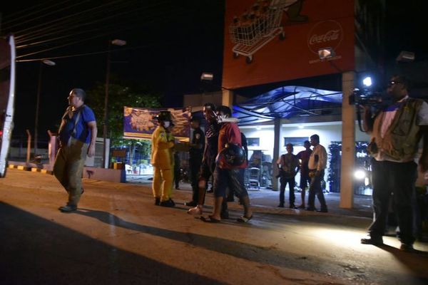 Pareja sufre lesiones después de caer de motocicleta - Nacionales - ABC Color