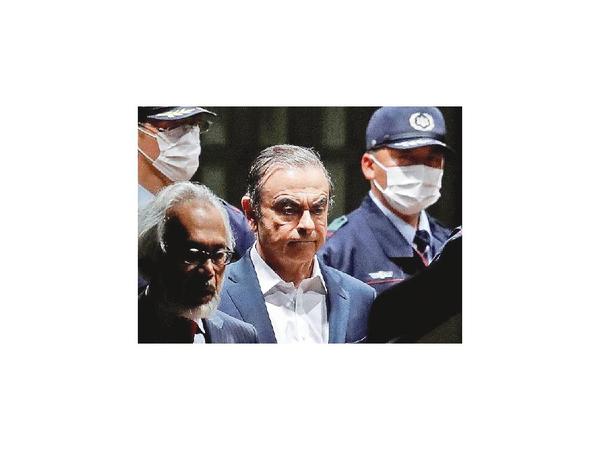 Ex directivo de Nissan organizó solo su fuga de Japón a Líbano