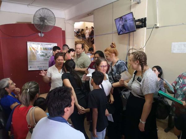 Apuros y agresiones para vacunarse