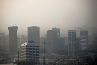 Prohíben circulación de autos contaminantes