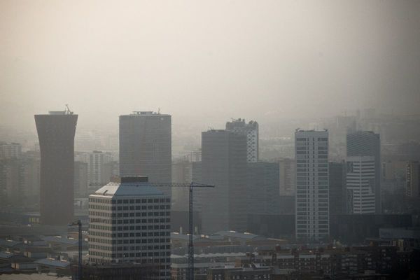 Prohíben circulación de autos contaminantes