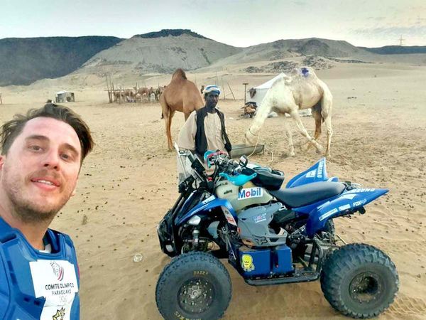 Aceleran entre camellos