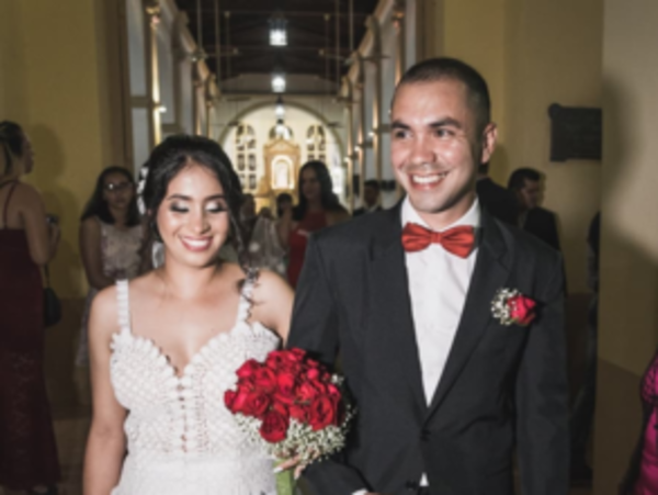 Ponen música de Dragon Ball en su casamiento
