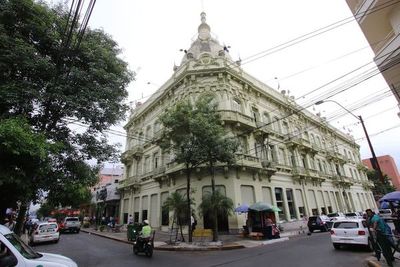 Hacienda reitera que incentivará inversión en obras públicas