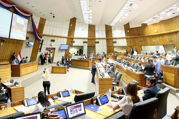 Diputados destinan G. 120 mil millones a pagos de sueldos