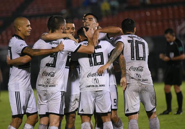 Un efectivo Olimpia golea sin piedad a Guaraní