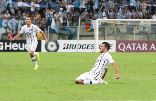 Libertad puso de rodillas al Arena do Gremio