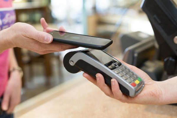 Se incrementan las transferencias a través de celulares