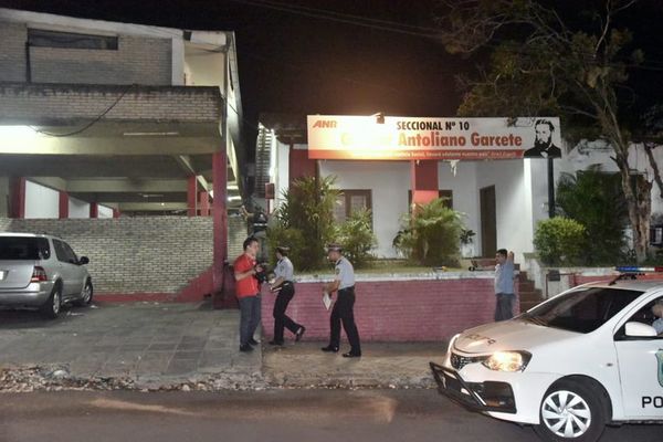 Hallan cuerpo de un hombre en una seccional colorada