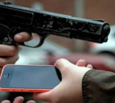 Motochorros atacan brutalmente a trabajadora para sacarle G. 200.000 - Paraguay.com
