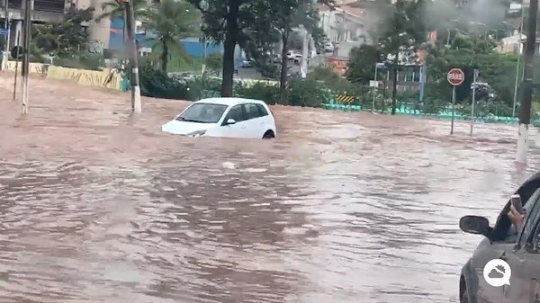 Temporal de lluvia provoca inundaciones y derrumba 16 casas en Sao Paulo | .::Agencia IP::.